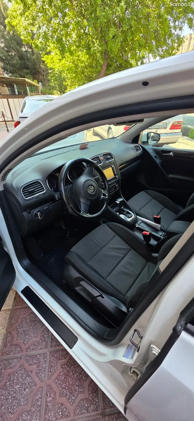 Volkswagen Golf 2010 · 2.0 AT