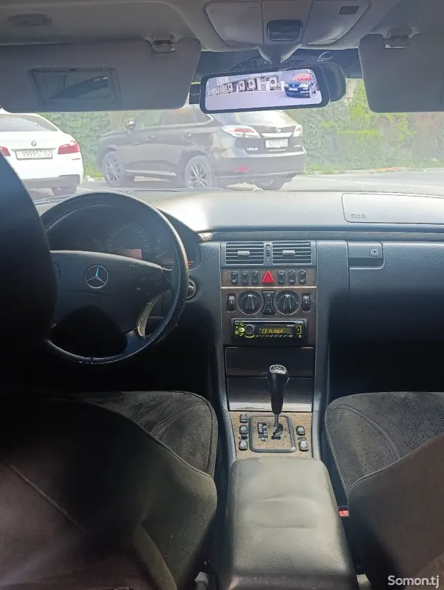 Mercedes-Benz E class 2001 · 3.2 AT
