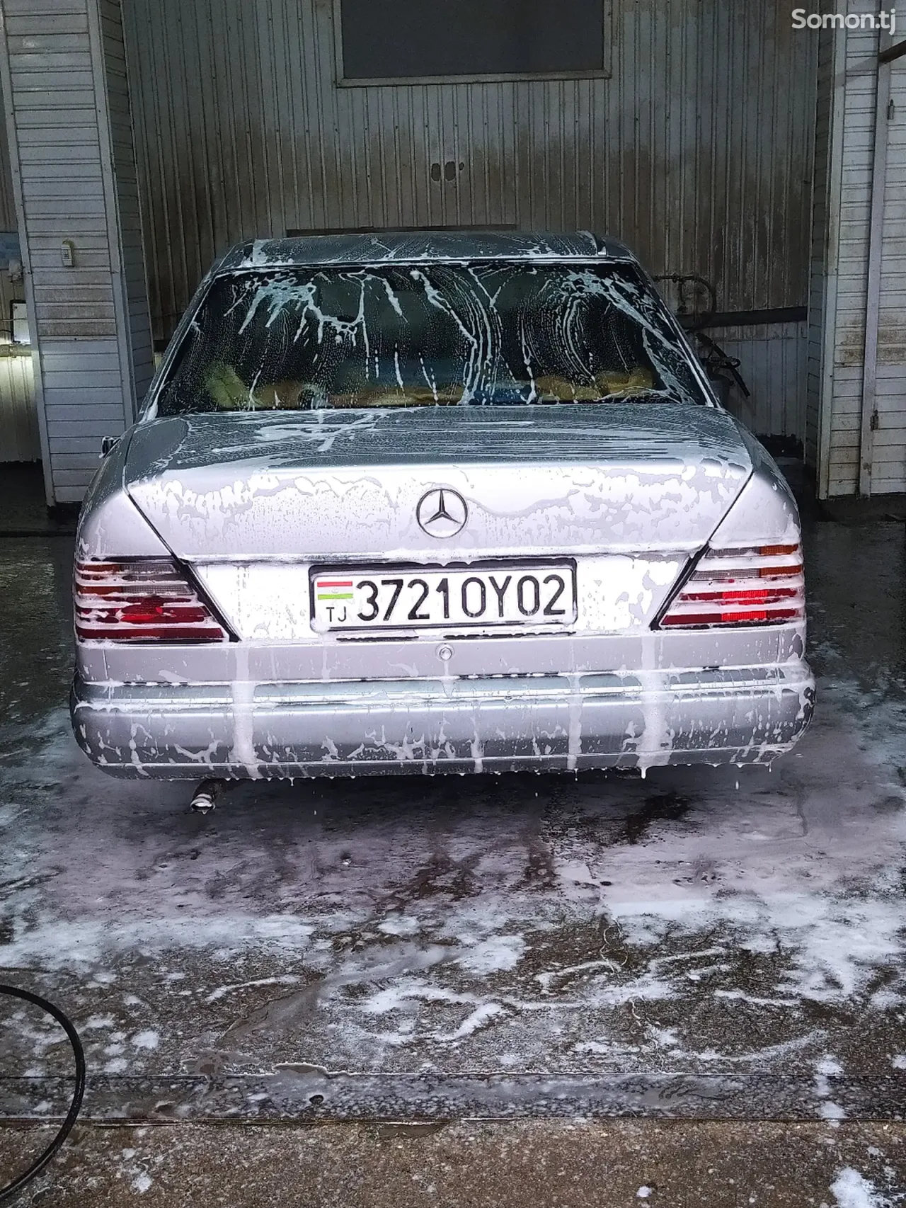Mercedes-Benz W124 1985 · 2.0 MT