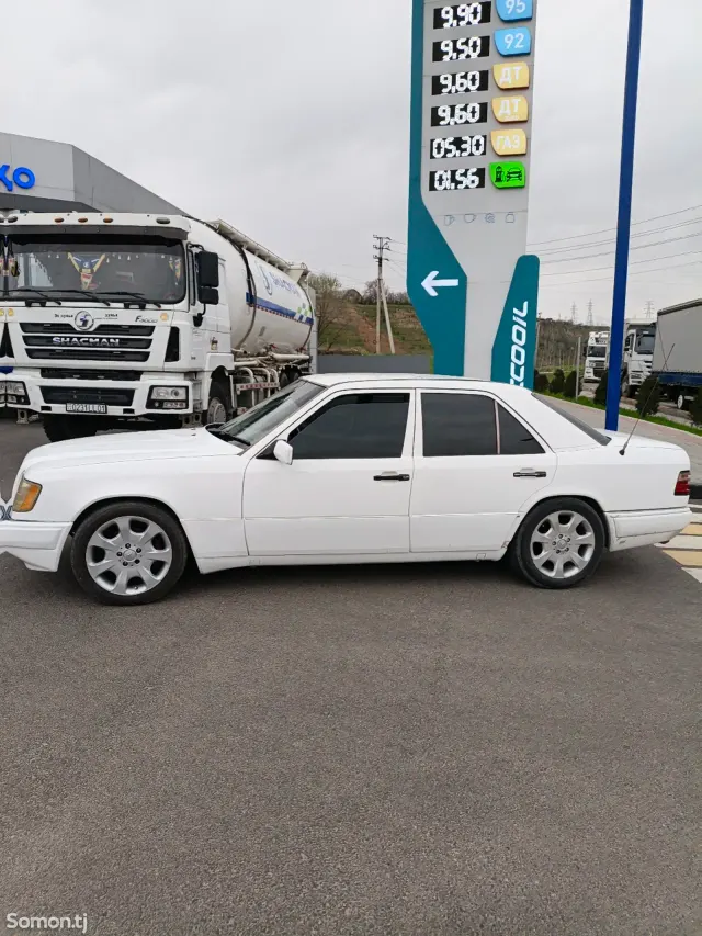 Mercedes-Benz W124 1993 · 2.0 MT