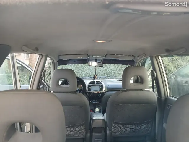 Toyota RAV 4 2005 · 1.8 AT