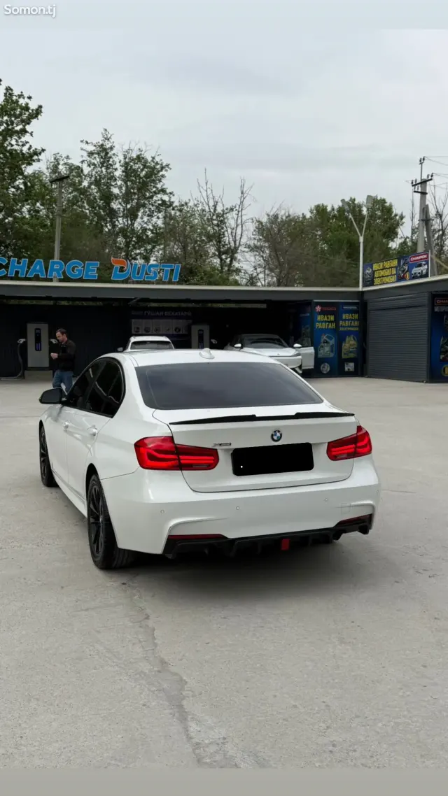 BMW 3 series 2018 · 2.0 AT