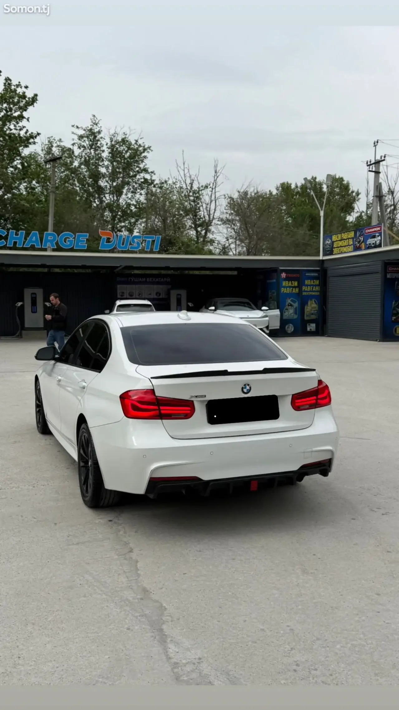 BMW 3 series 2018 · 2.0 AT