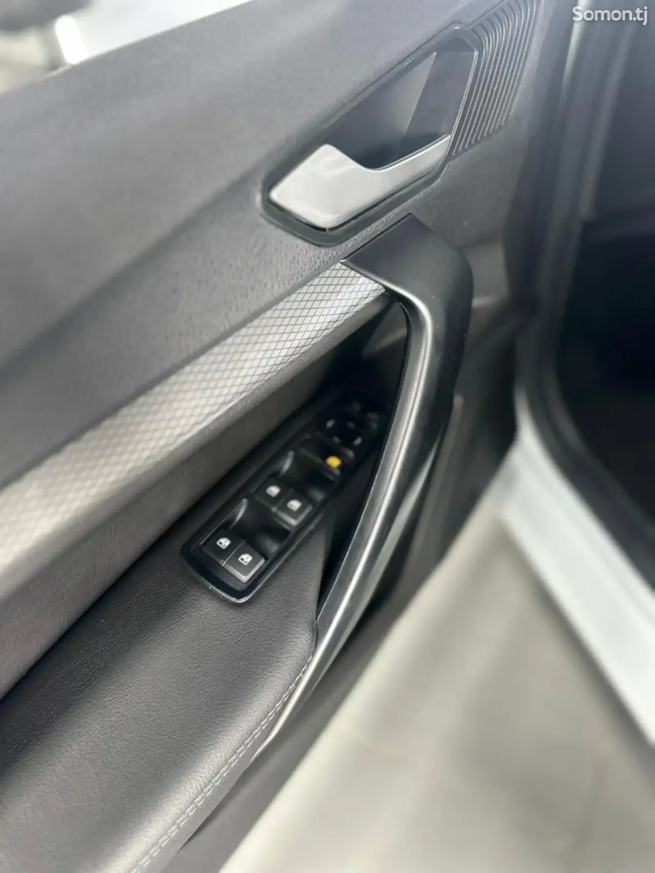 Lada (ВАЗ) Vesta 2025 · 1.6 AT
