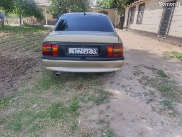 Opel Vectra C 1993 · 1.6 MT