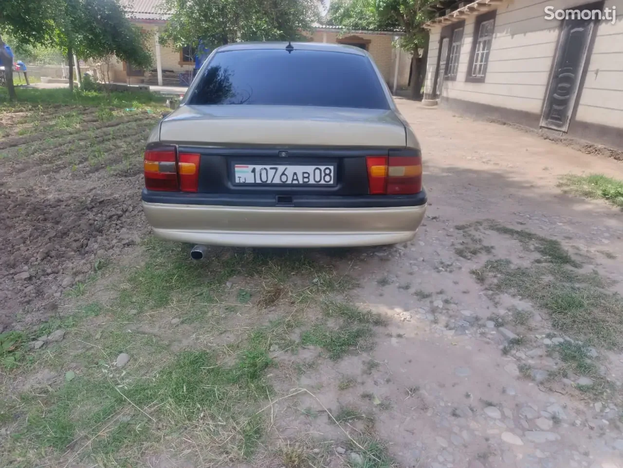 Opel Vectra C 1993 · 1.6 MT