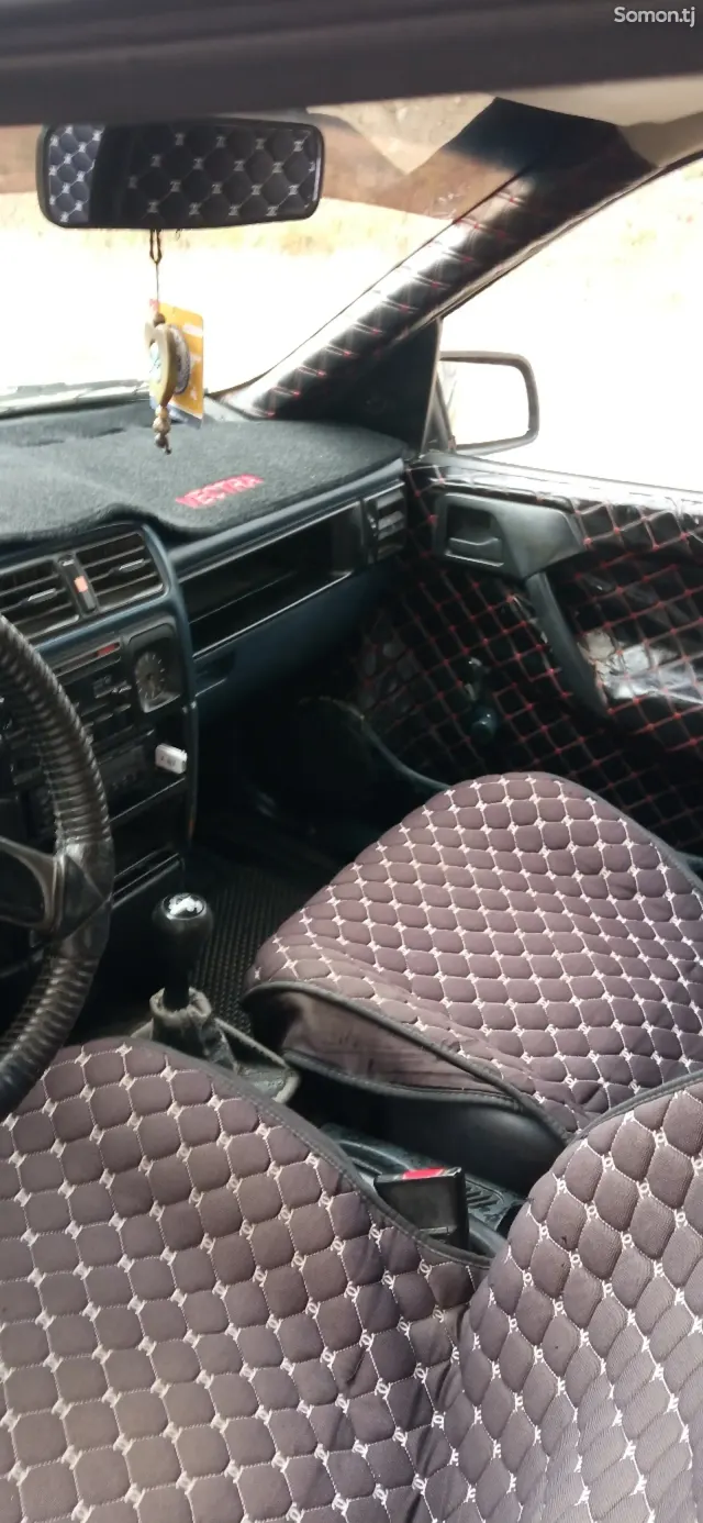 Opel Vectra A 1993 · 1.6 MT