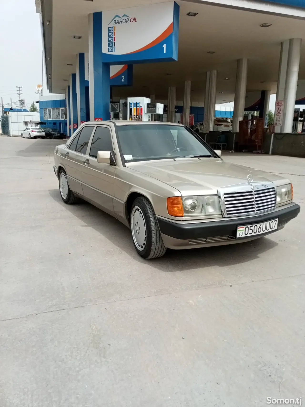 Mercedes-Benz W201 1992 · 2.0 MT