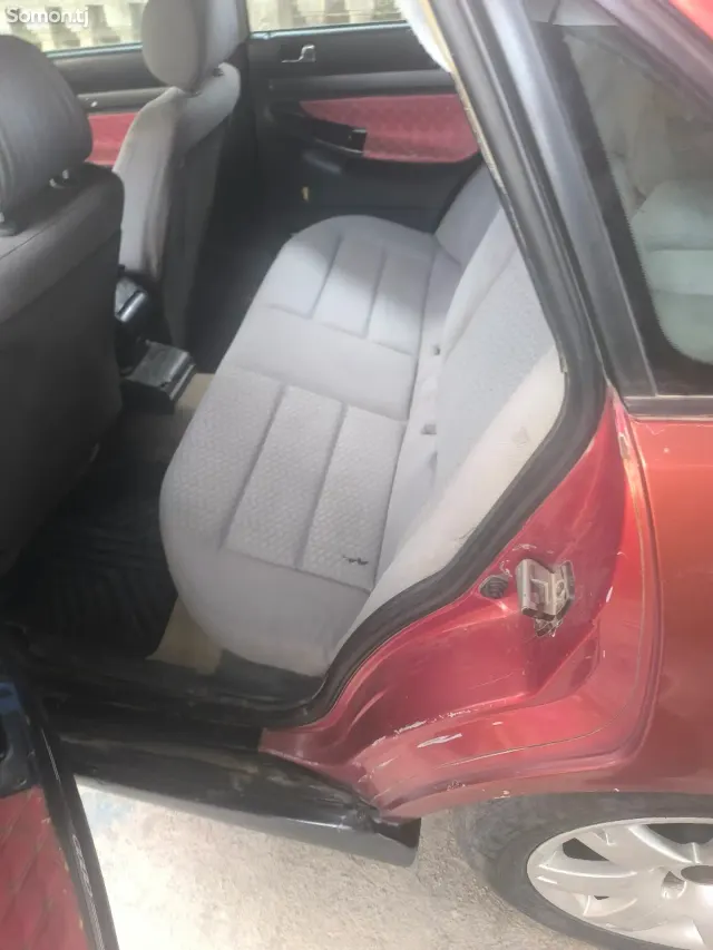 Audi A4 1996 · 1.8 MT