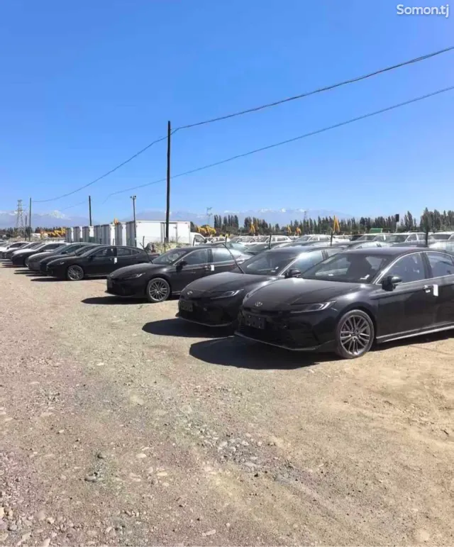 Toyota Camry 2026 · AT