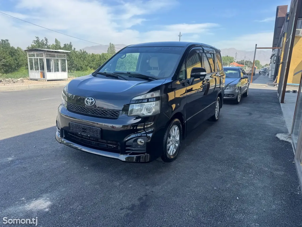 Toyota Voxy 2010 · 2.0 AT