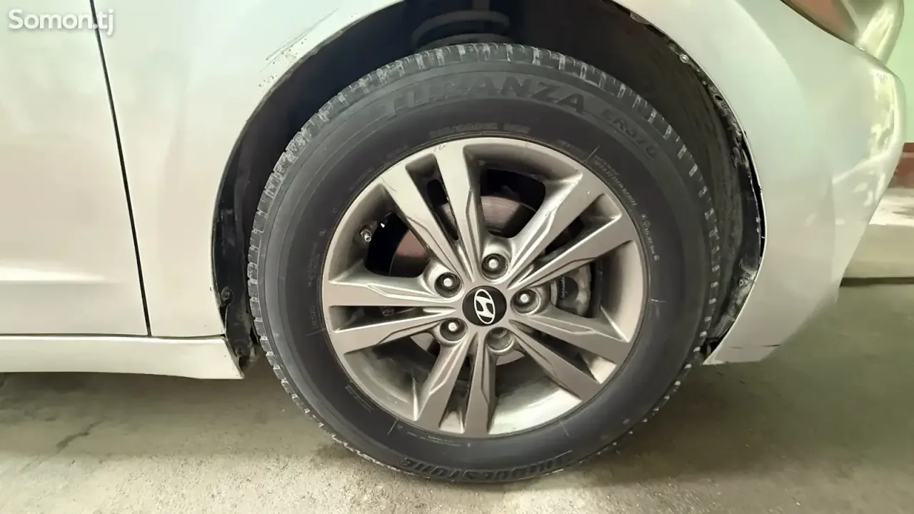 Hyundai Elantra 2018 · 2.0 AT