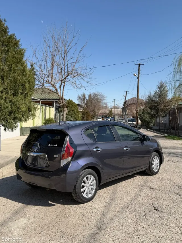 Toyota Aqua 2015 · 1.5 AT