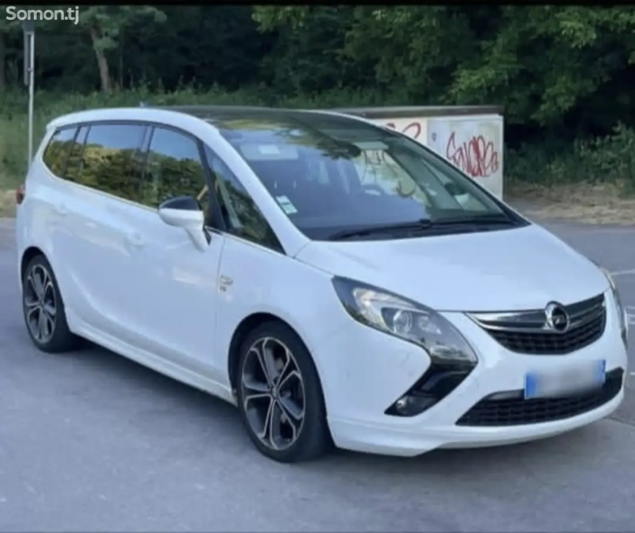 Opel Zafira 2016 · 2.0 MT