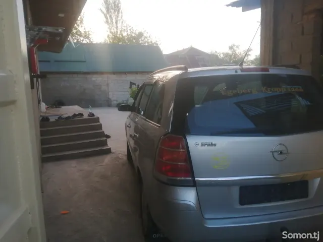 Opel Zafira 2006 · 2.2 MT