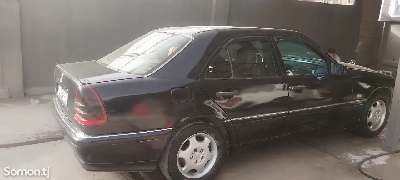 Mercedes-Benz C class 1995 · 1.8 MT