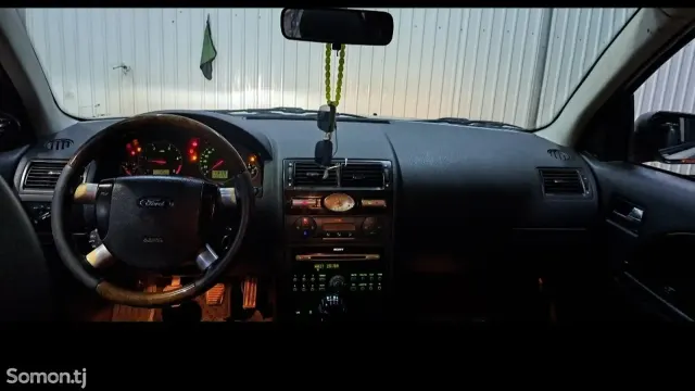 Ford Mondeo 2004 · 1.8 MT