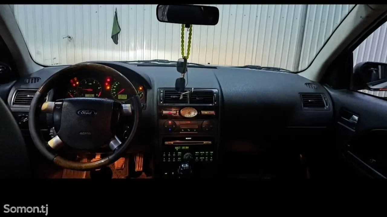 Ford Mondeo 2004 · 1.8 MT