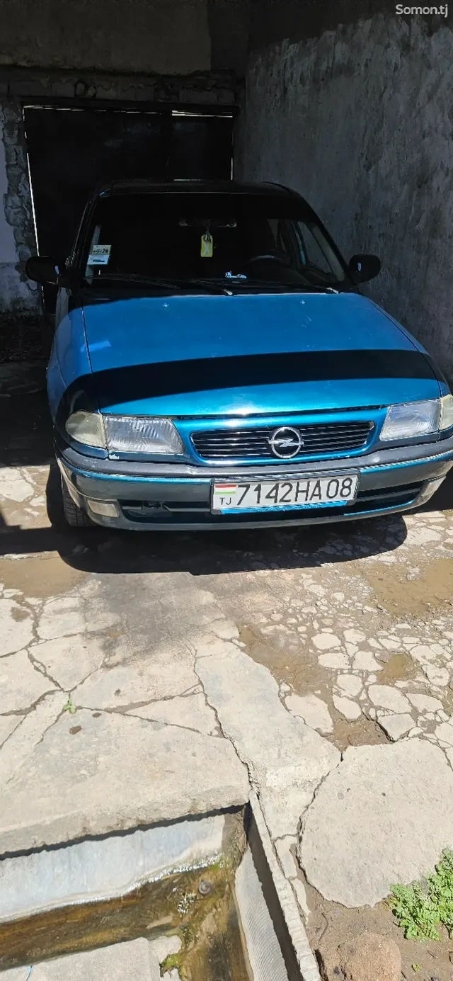 Opel Astra F 1995 · 1.6 MT