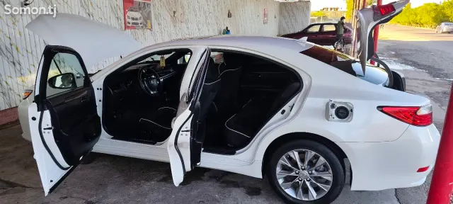 Lexus ES series 2014 · 3.0 AT