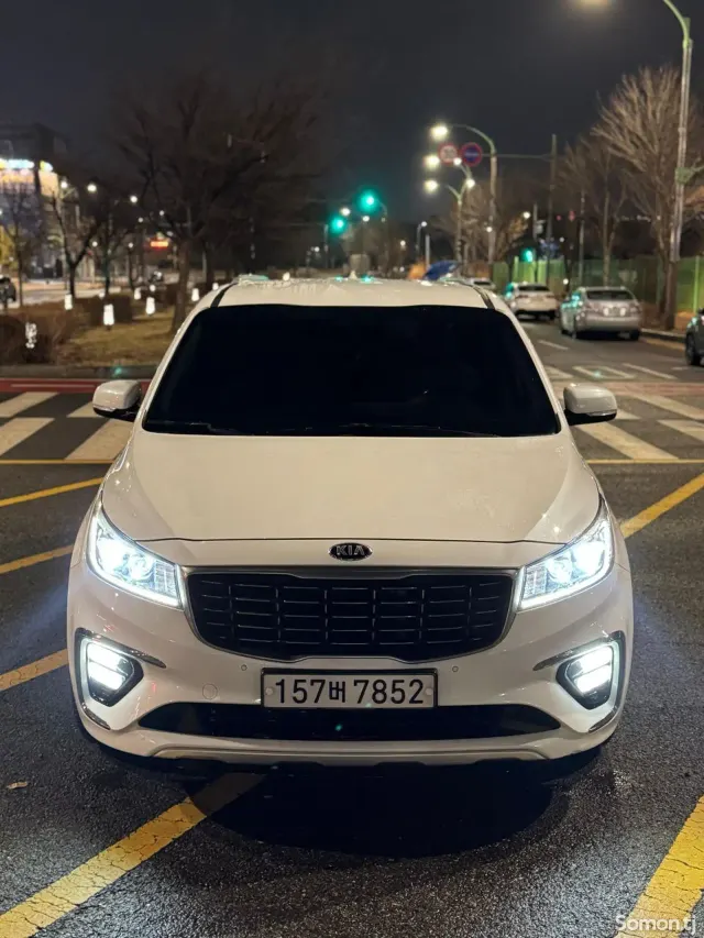 Kia Carnival 2019 · 2.2 AT
