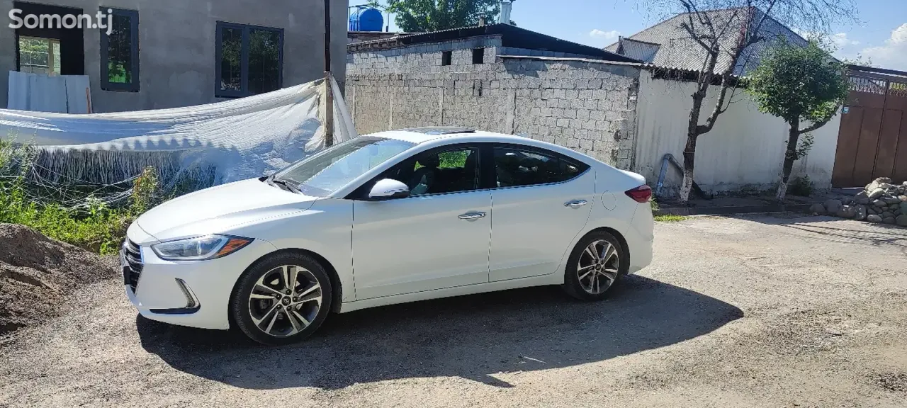 Hyundai Elantra 2017 · 2.0 AT