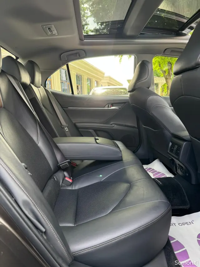 Toyota Camry 2018 · 2.5 AT