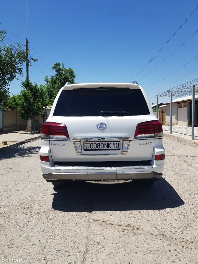 Lexus LX series 2014 · 5.7 AT