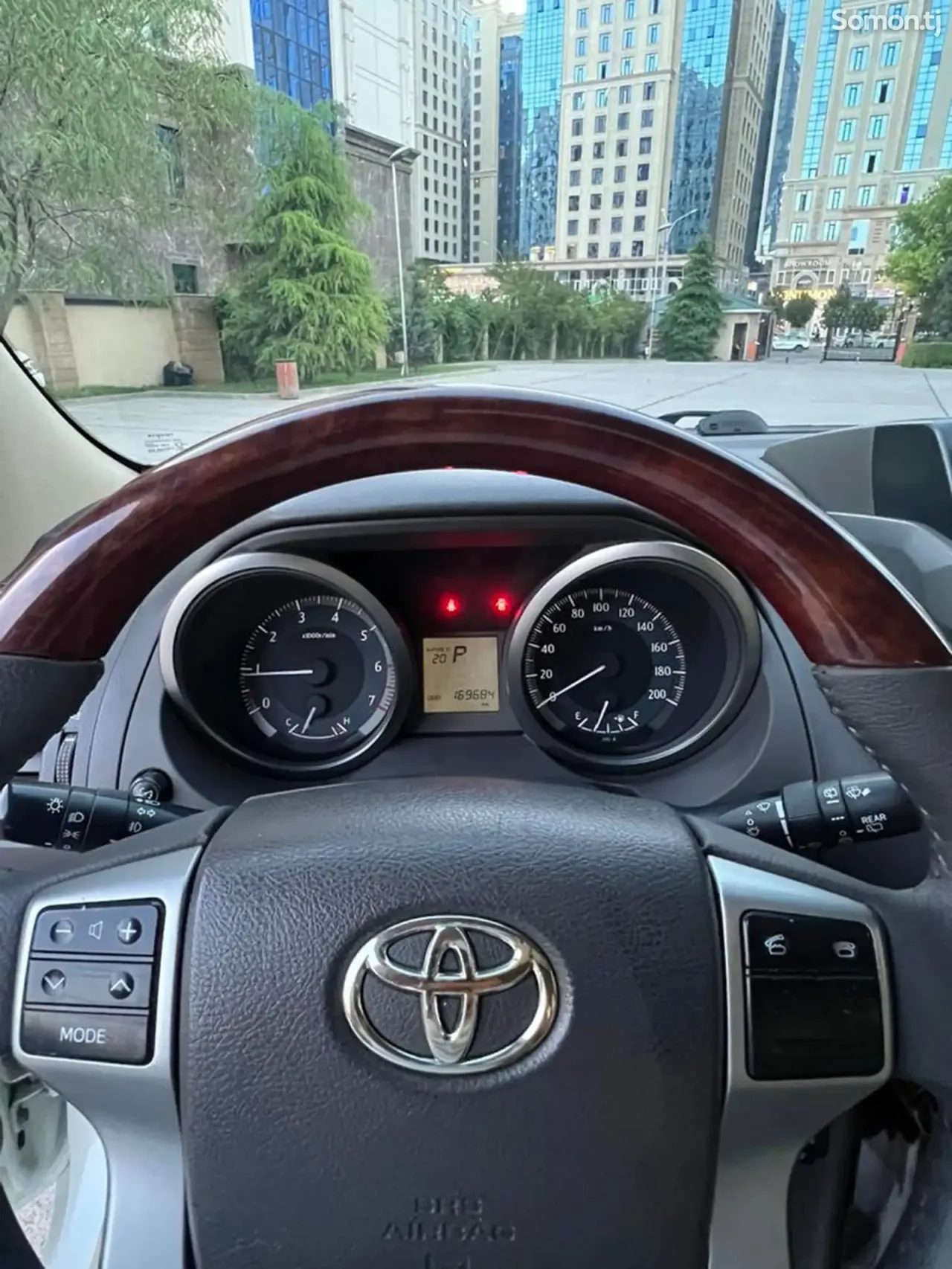 Toyota Land Cruiser Prado 2015 · 4.0 AT
