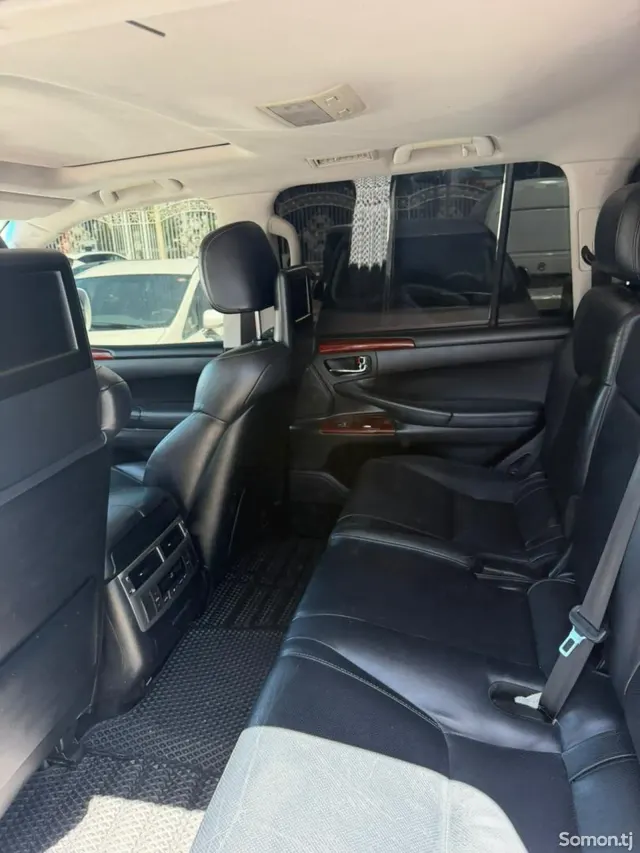 Lexus LX series 2013 · 5.7 AT