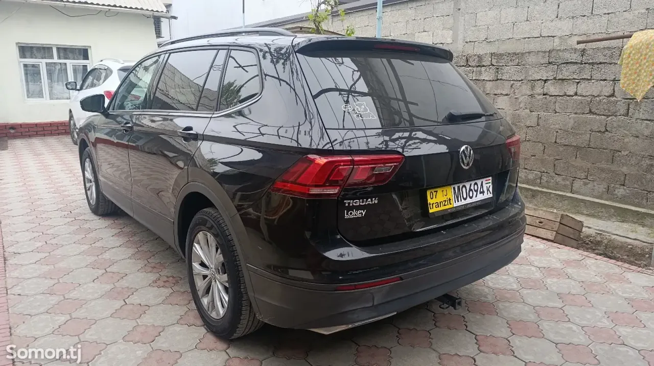 Volkswagen Tiguan 2018 · 2.0 AT