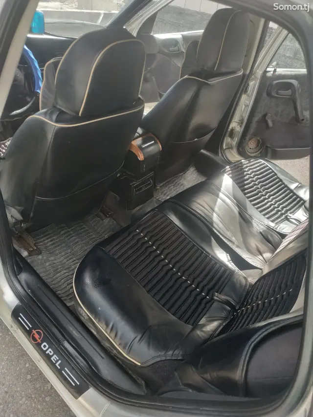 Opel Vectra B 1997 · 1.6 MT