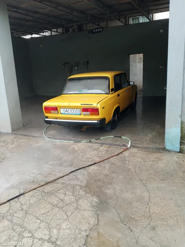 Lada (ВАЗ) 2107 2000 · 1.6 MT