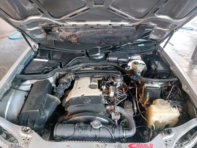 Mercedes-Benz E class 1995 · 2.0 AT