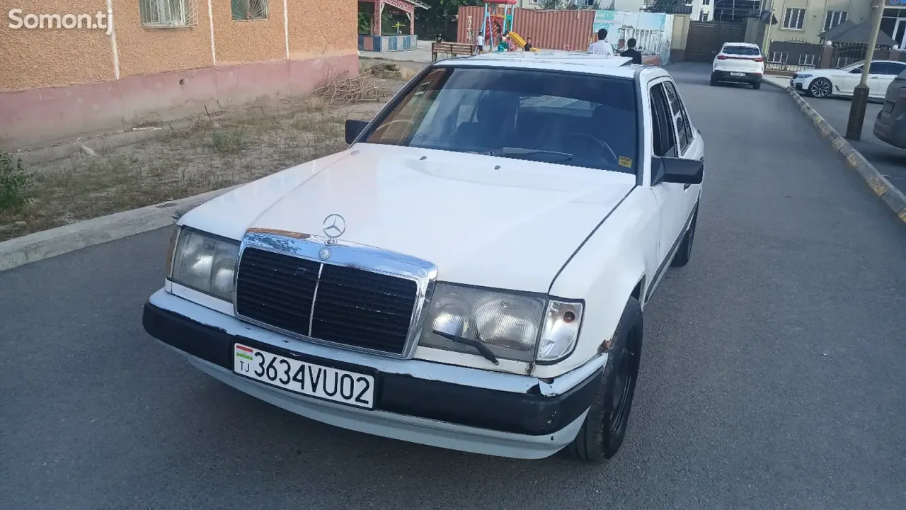 Mercedes-Benz W124 1988 · 2.0 MT