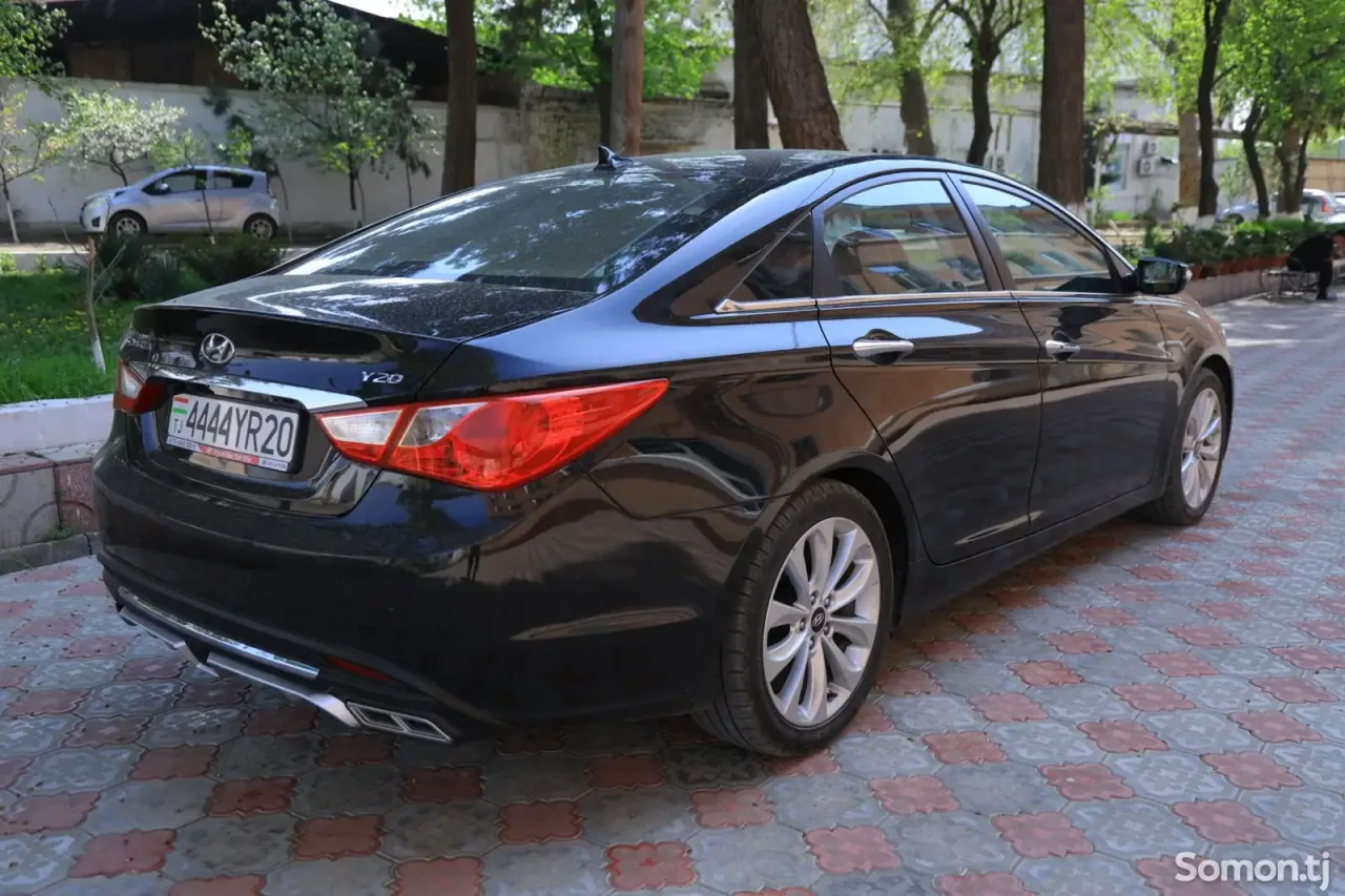 Hyundai Sonata 2010 · 2.0 AT