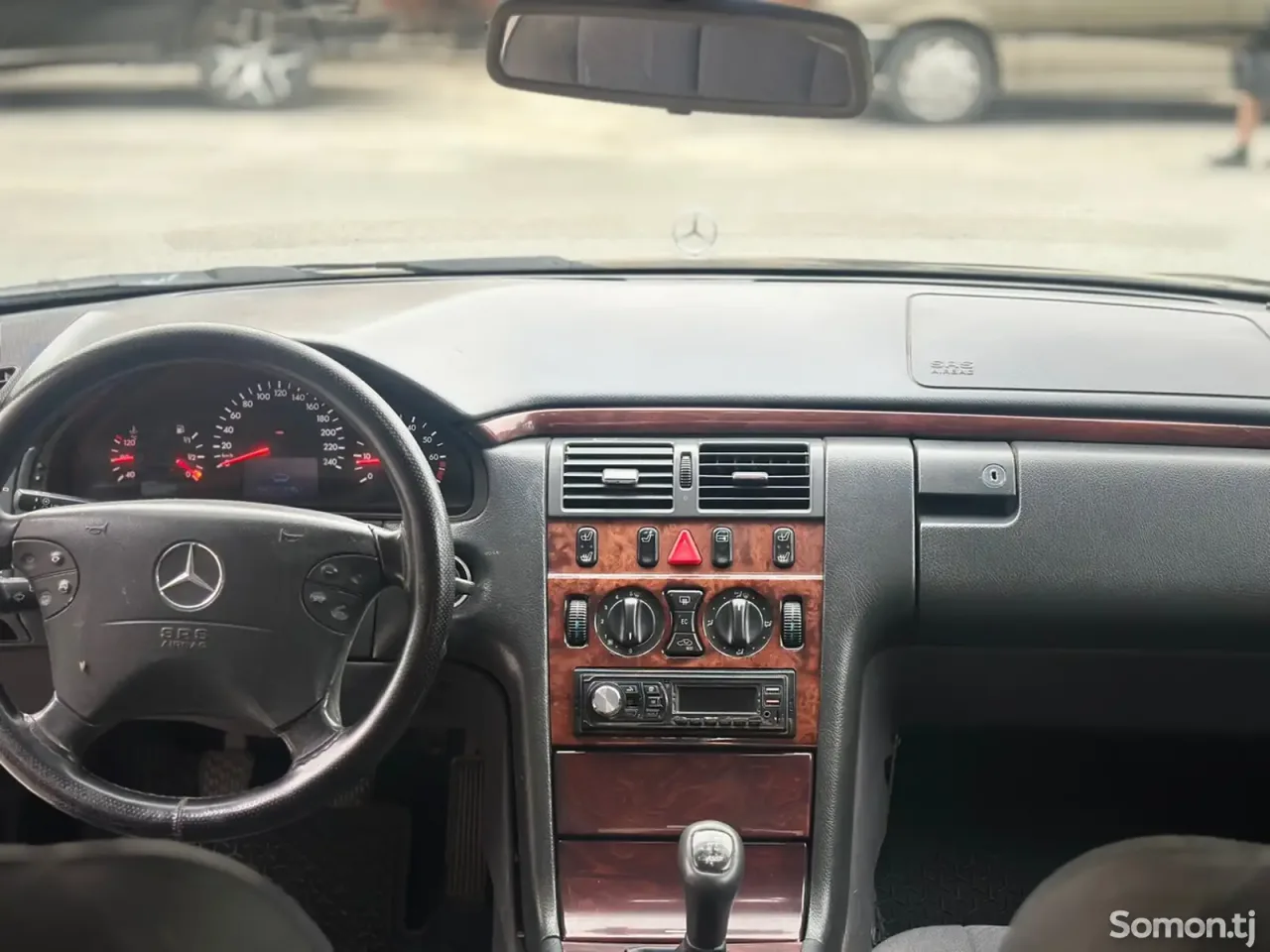 Mercedes-Benz E class 2000 · 2.0 MT