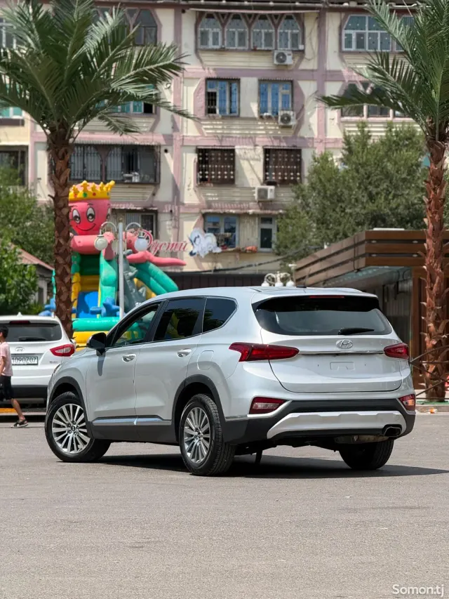 Hyundai Santa Fe 2019 · 2.4 AT