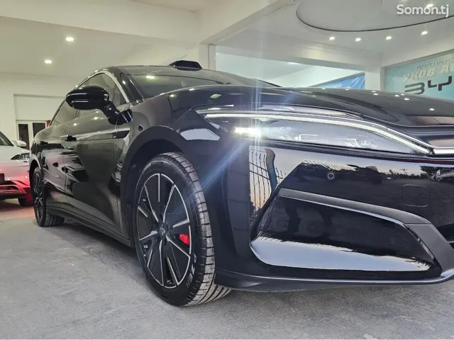 BYD Han EV 2025 · AT
