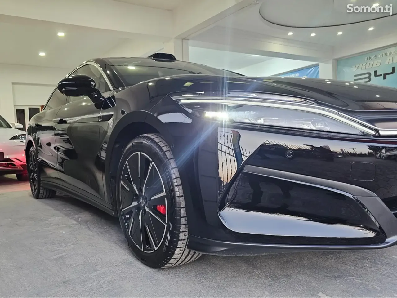 BYD Han EV 2025 · AT
