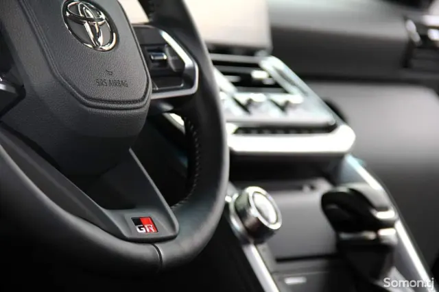 Toyota Land Cruiser 2025 · 3.5 AT