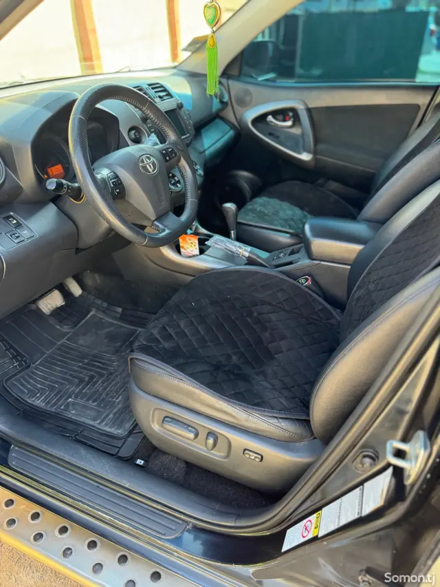 Toyota RAV 4 2012 · 2.0 AT
