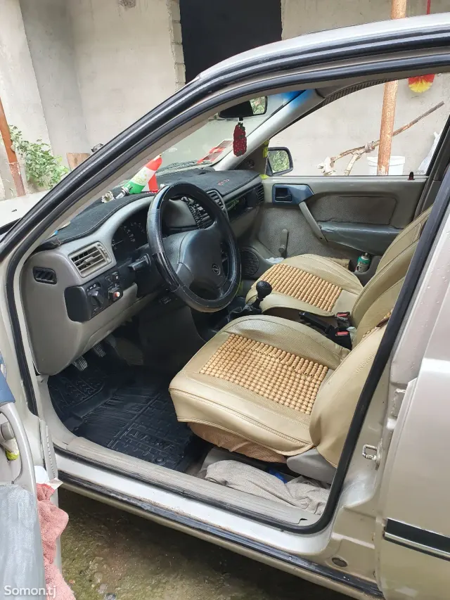 Opel Vectra A 1991 · 1.6 MT