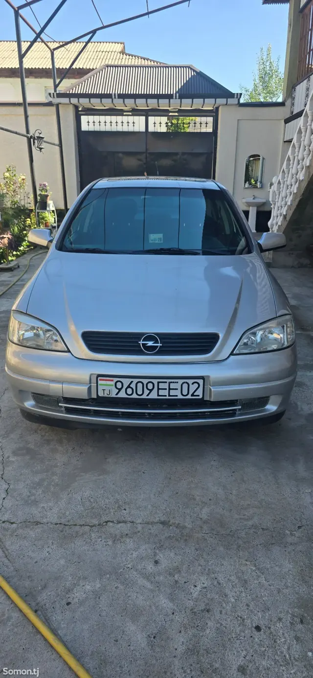 Opel Astra G 1999 · 1.6 MT