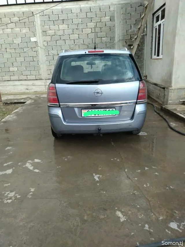 Opel Zafira 2006 · 1.9 MT
