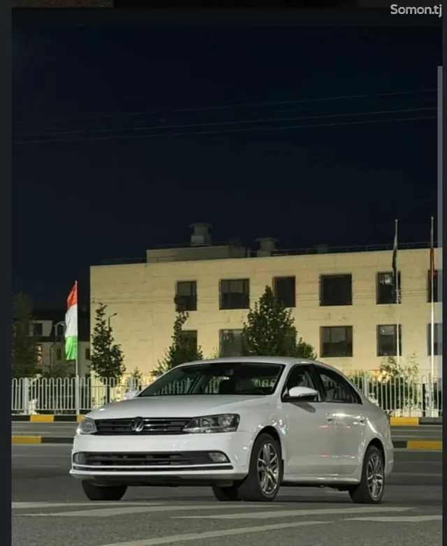 Volkswagen Jetta 2015 · 1.6 MT