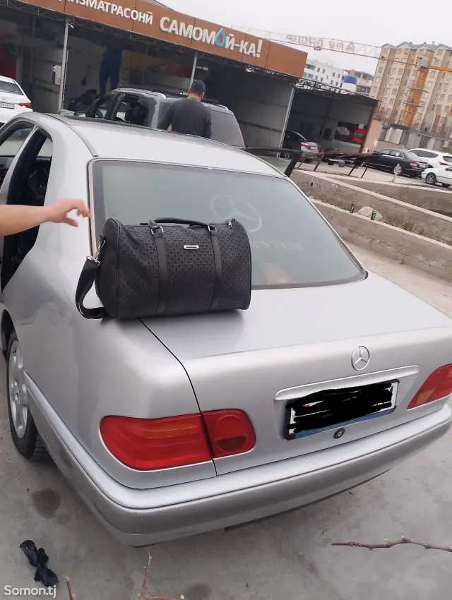 Mercedes-Benz E class 1996 · 2.0 MT