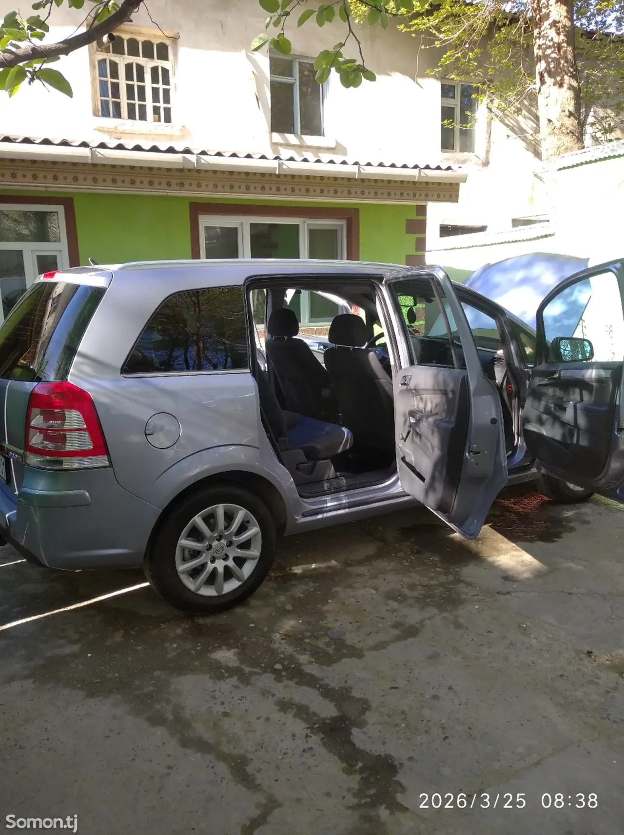 Opel Zafira 2010 · 1.6 MT