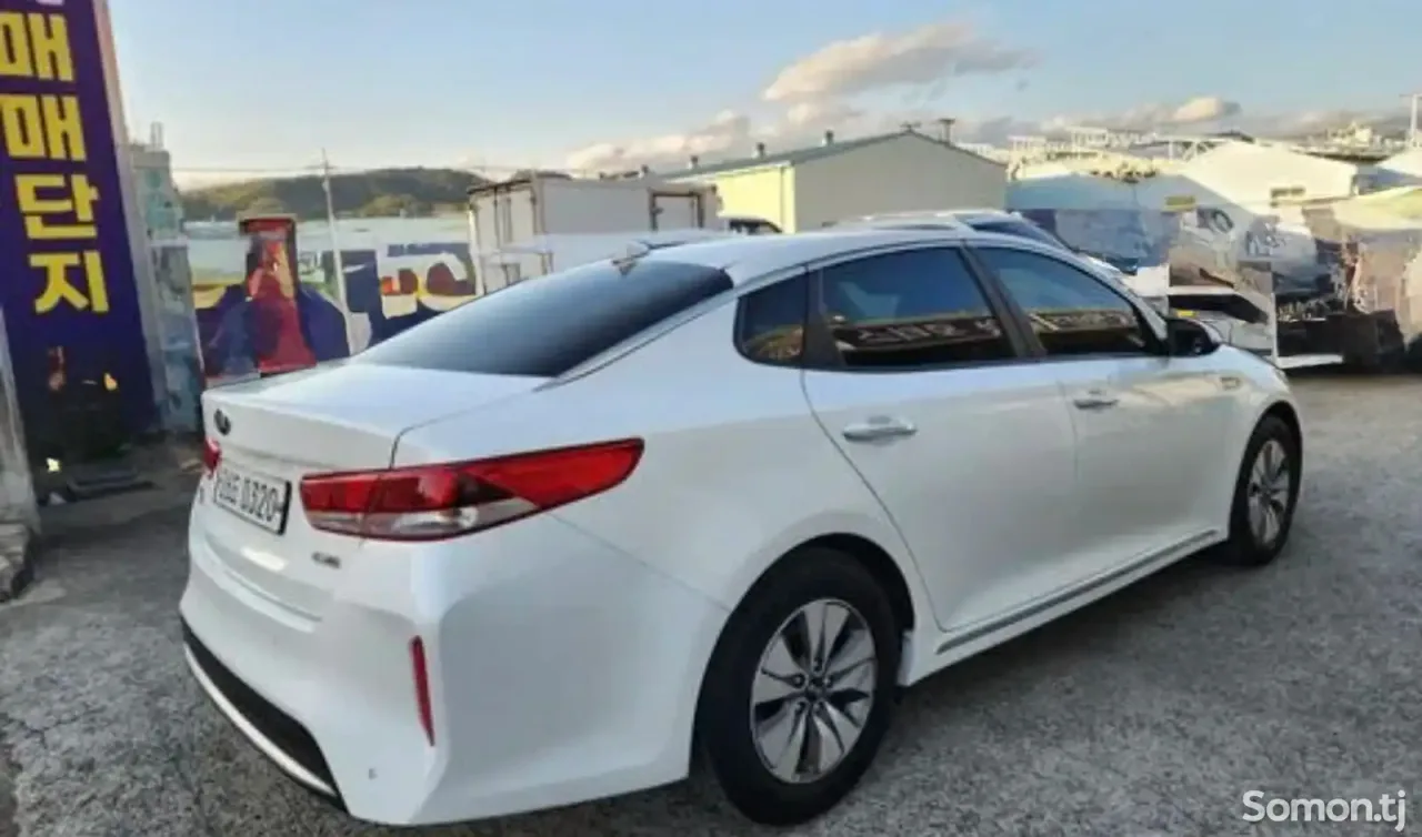Kia K5 2016 · 2.0 AT