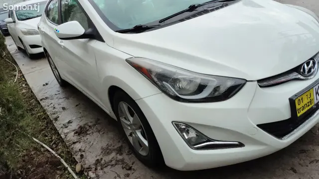 Hyundai Elantra 2013 · 1.8 AT
